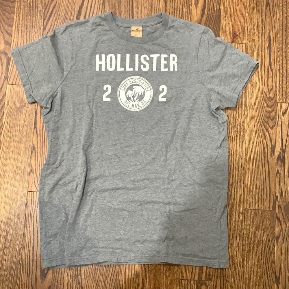 Hollister Men’s Gray T-Shirt